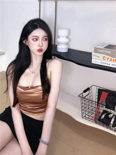 Real shot of sexy chain camisole with breast pads and pleated beautiful back, fashionable breast-wrapped women's tube top