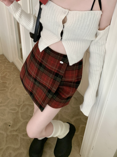 Actual shot of high-waisted slim retro red plaid A-line woolen culottes