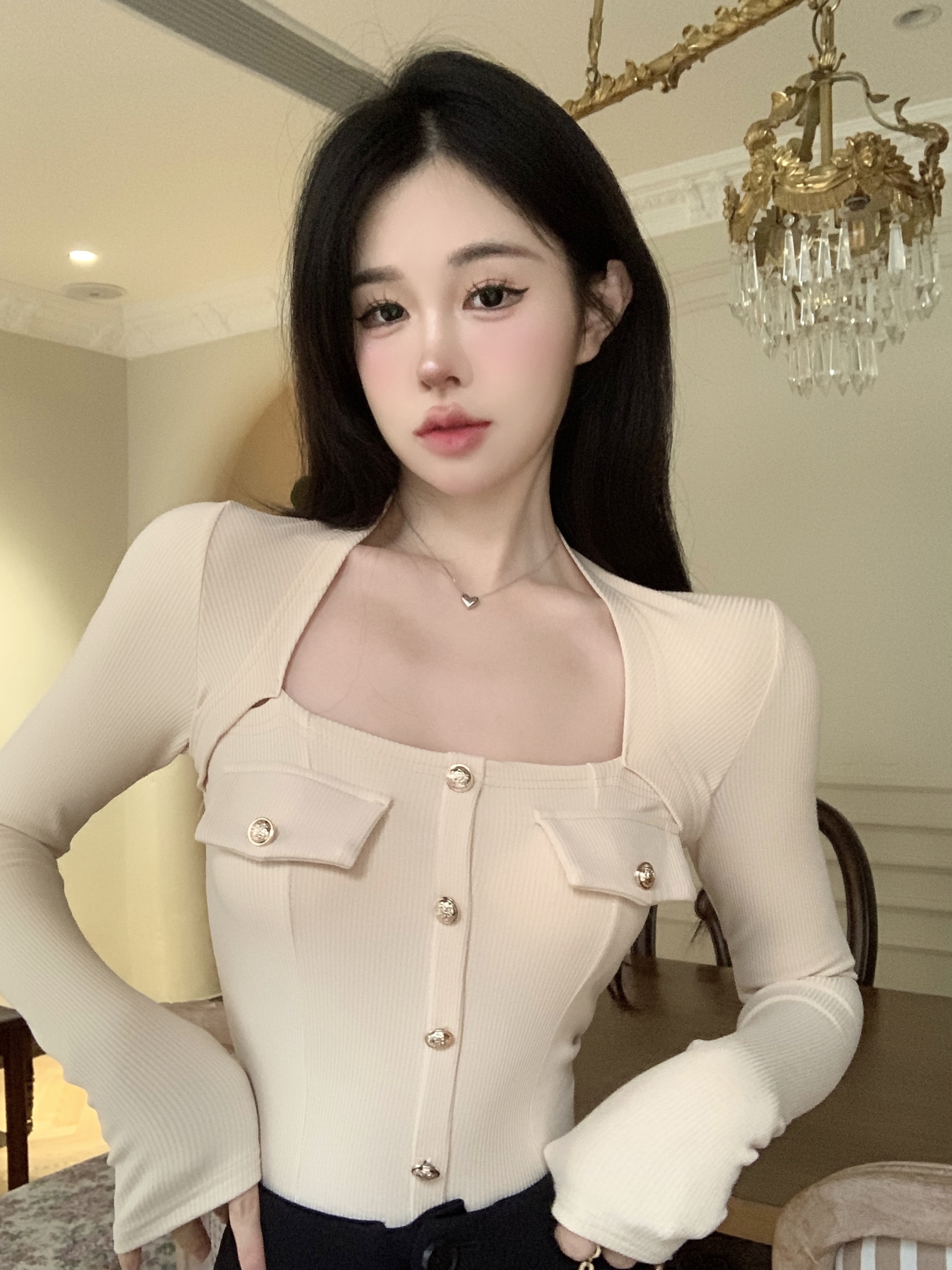 Real shot of fashionable and sexy tight-fitting short square-neck top for women with long-sleeved T-shirt
