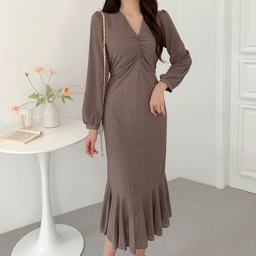 The size has been updated chic French V-neck pleated puff sleeve dress women's mid-length ruffle skirt