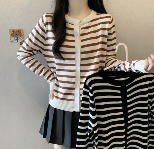 Real shot of early autumn clothing, new fat mm large size Korean style striped loose knitted cardigan women's coat sweater