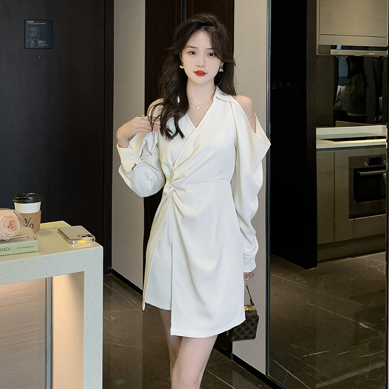 Actual shot of 2024 spring new French platycodon discreet off-shoulder skirt long-sleeved irregular dress for women