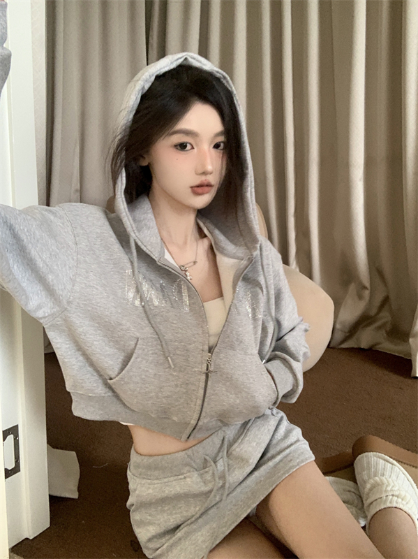 Actual shot of new spring and summer American retro gray hooded jacket with hot diamond lettering short jacket + skirt