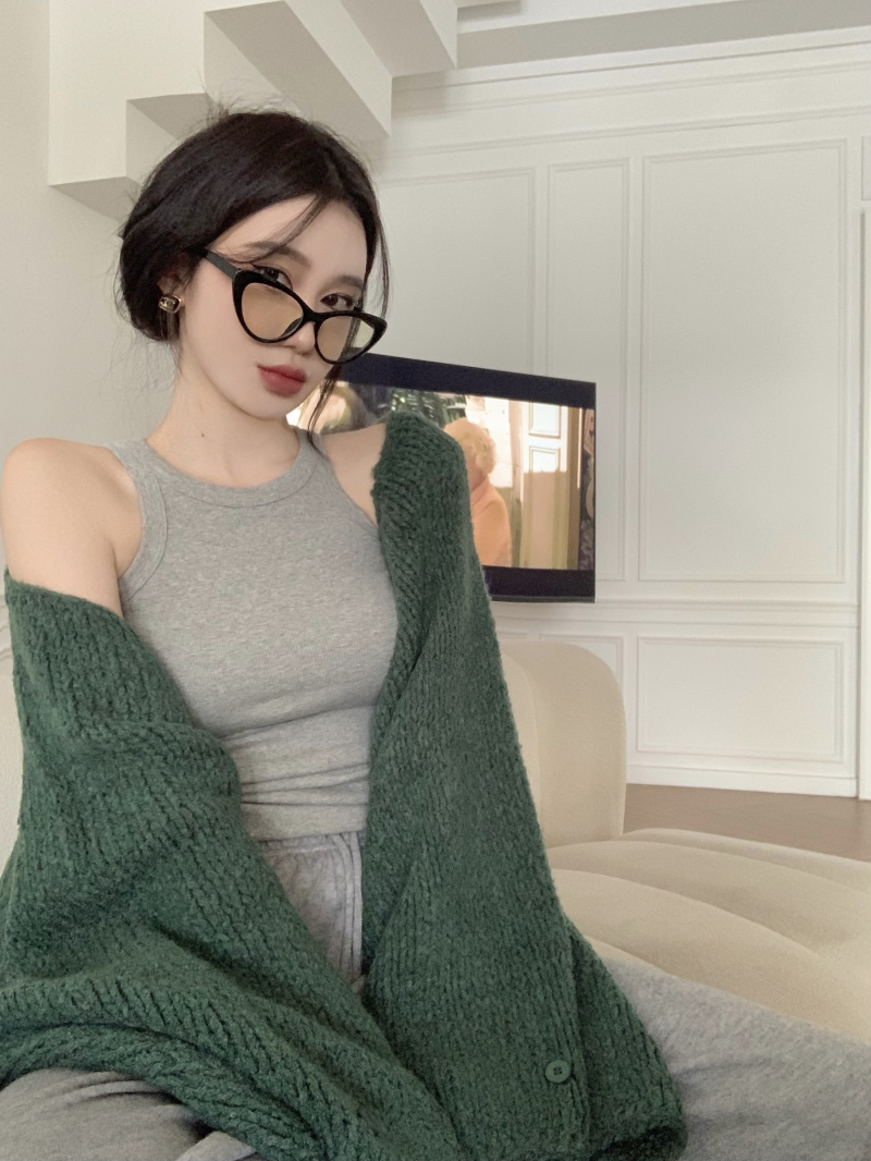 Actual shot of loose, retro and fashionable autumn wool sweater long-sleeved cardigan jacket for women