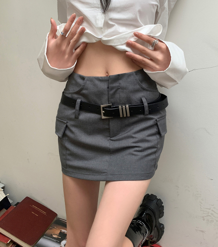 Actual shot of 2024 summer new style gray skirt for women with sexy design, hot girl slimming, hip-hugging short skirt belt