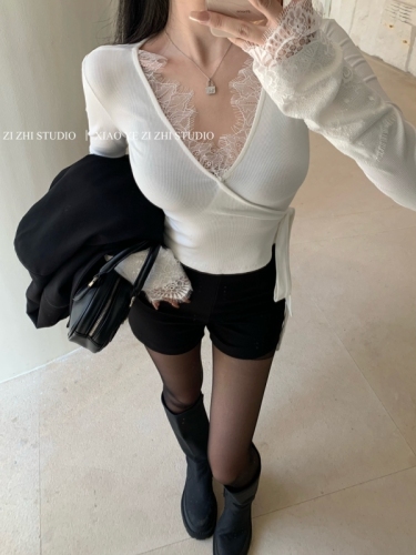 Real shot of pure lust sexy hot girl style V-neck lace splicing strap top slimming long-sleeved inner layering shirt