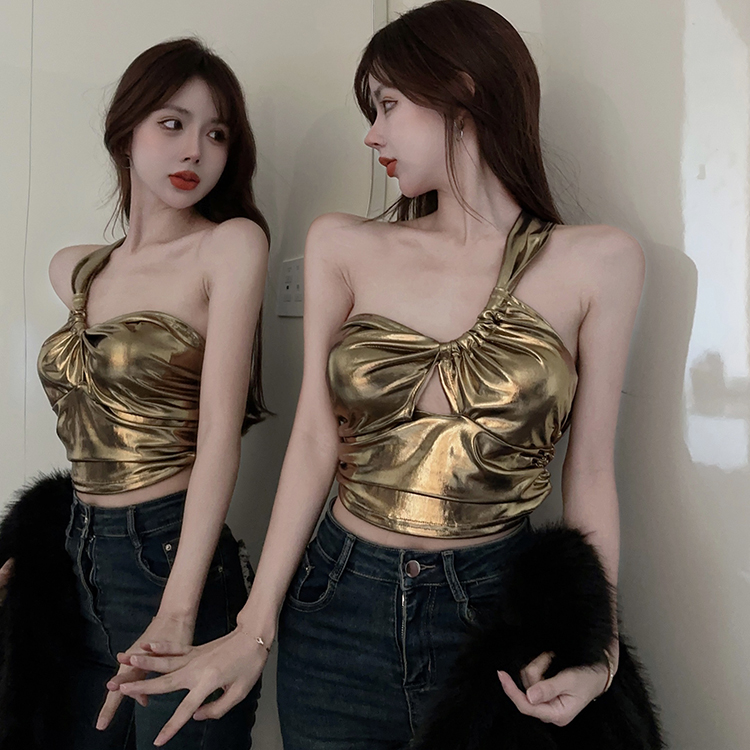 Real shot of pleated off-shoulder slim-fitting top