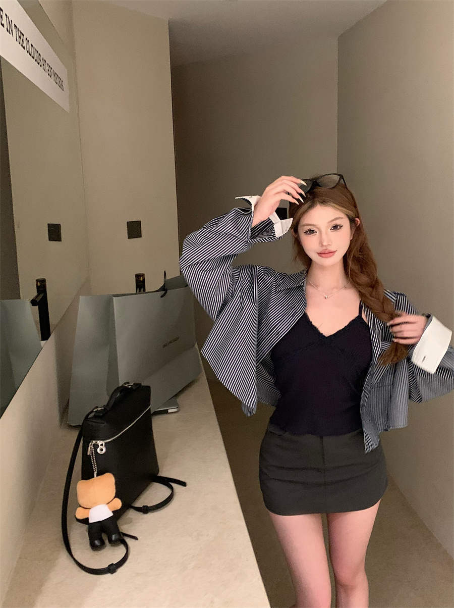 實拍  早春新款寬鬆短款氣質顯瘦條紋襯衫+辣妹吊帶兩件套女