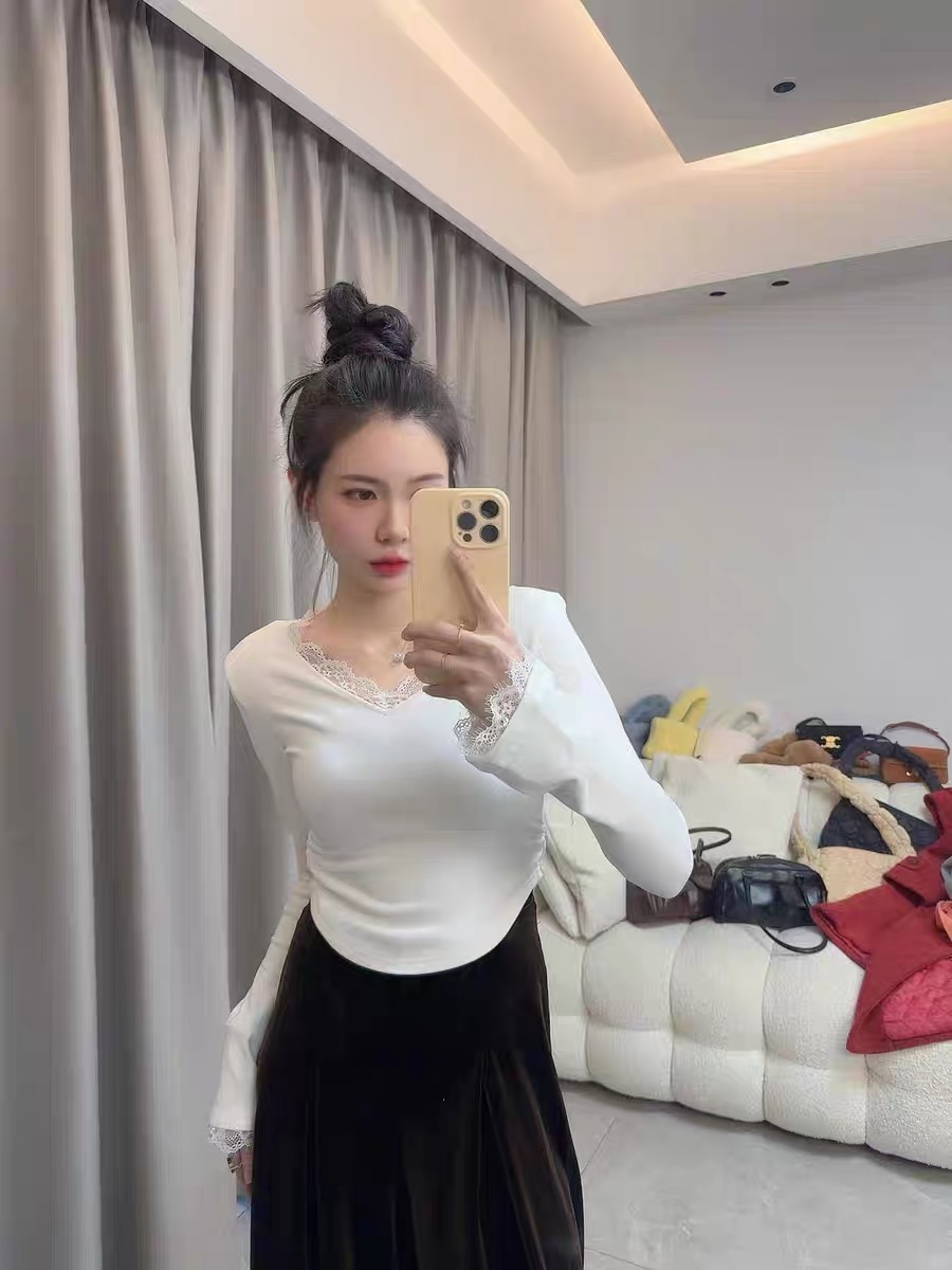 Pure desire lace V-neck bottoming T-shirt for women autumn and winter 2024 new slim fit elastic inner short long-sleeved top