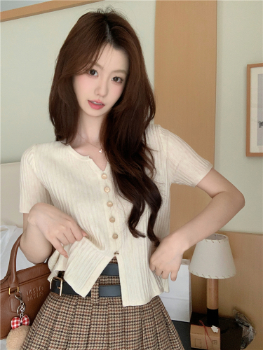 Actual shot of spring new style~French style slimming slit design V-neck short-sleeved sweater