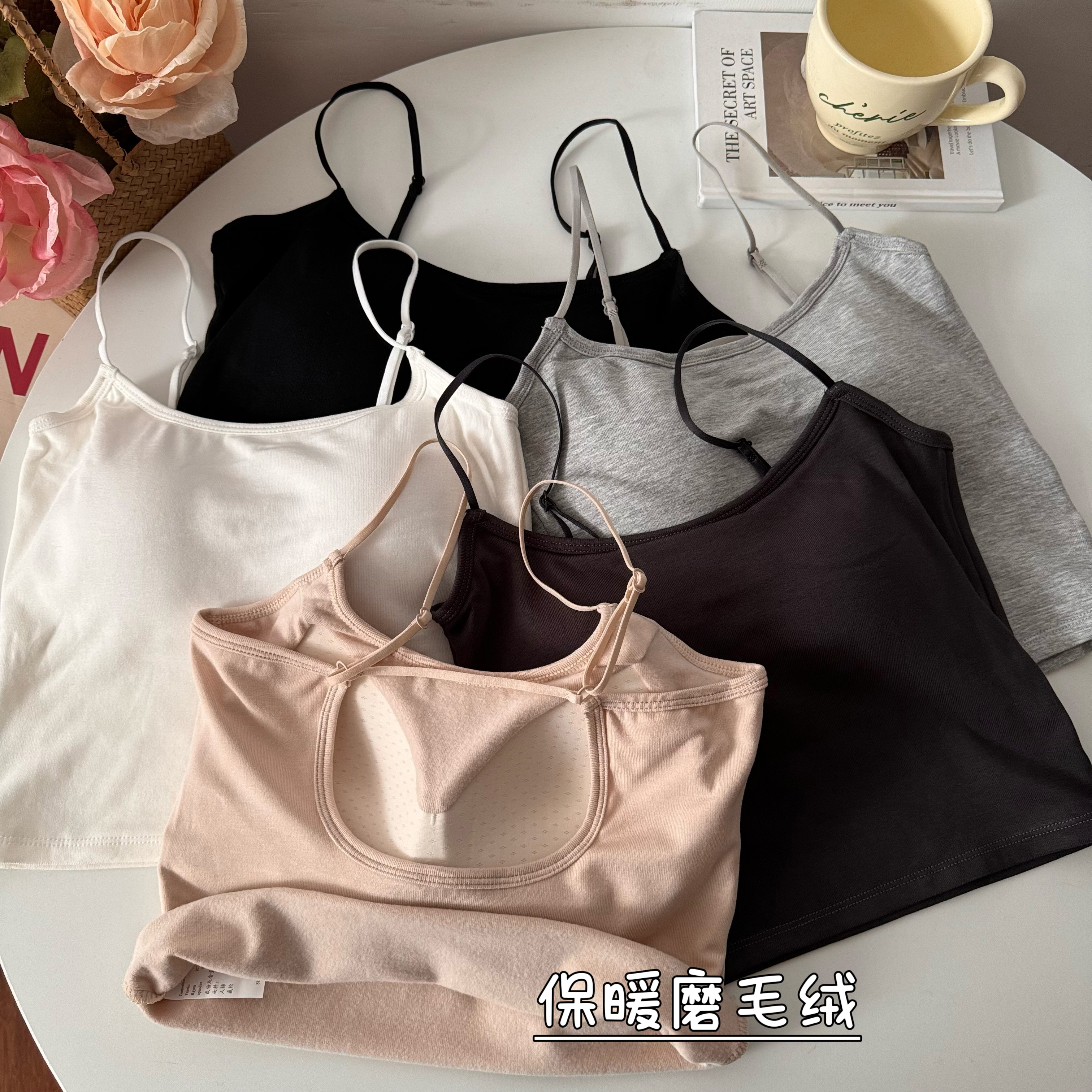Real shot of early spring Korean version with brushed and thickened insulation belt, chest pad, sleeveless vest, slim fit, slimming effect, and bottom top