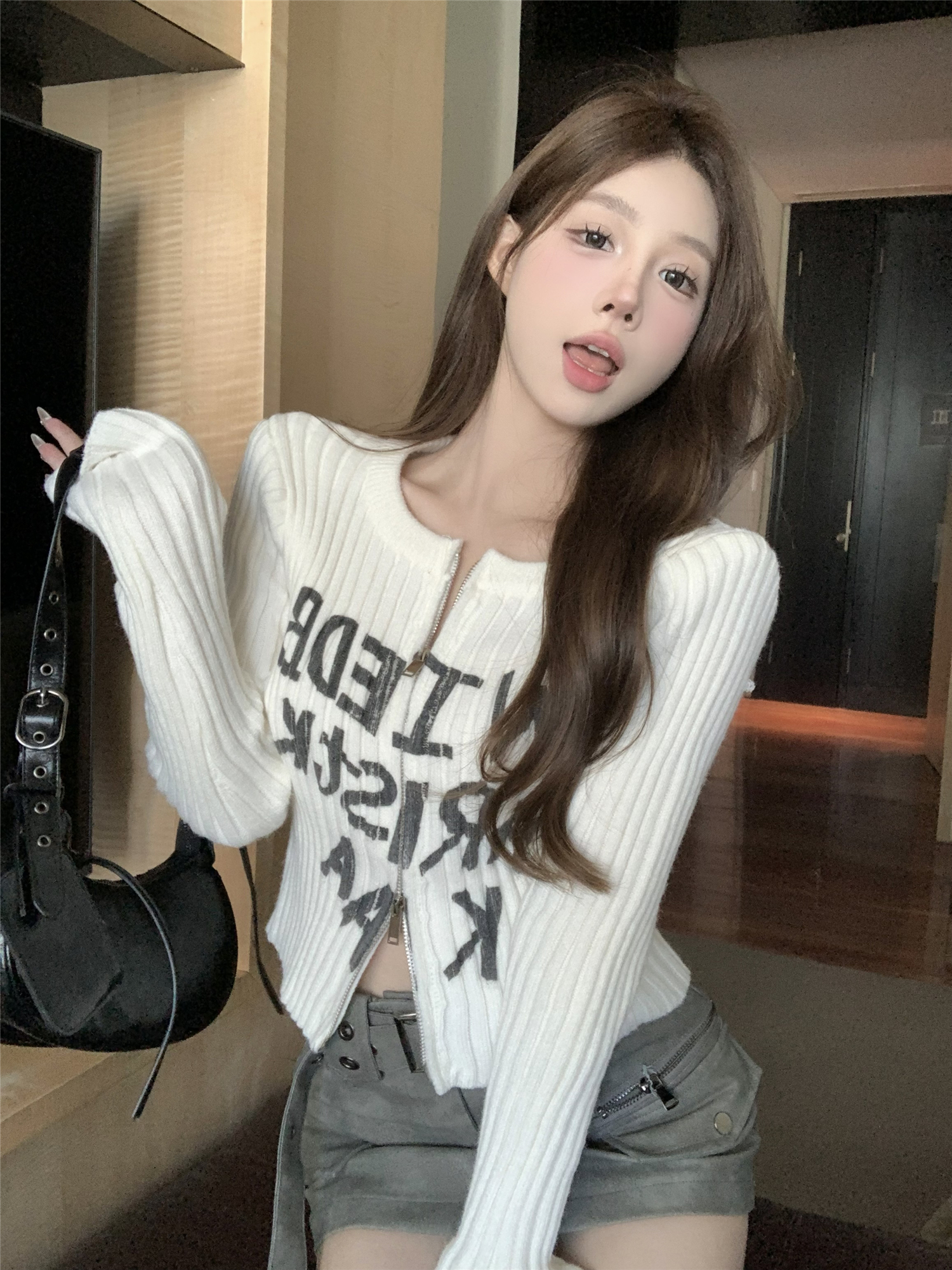 Real shot~Korean version of the new personalized letter printed pit strip knitted slim two-way zipper cardigan sweater for winter