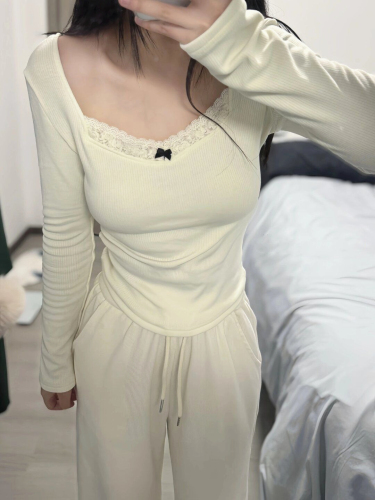 2024 Spring Gentle and Pure Desire Slim Girly Lace Splicing V-Neck Right Shoulder Slim Threaded Long Sleeve T Bottoming
