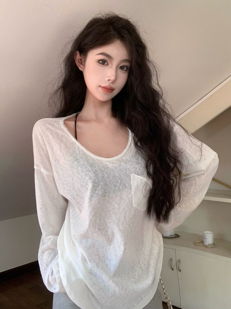 Actual shot of new spring style simple and versatile loose U-neck white long-sleeved T-shirt thin snowflake cotton top