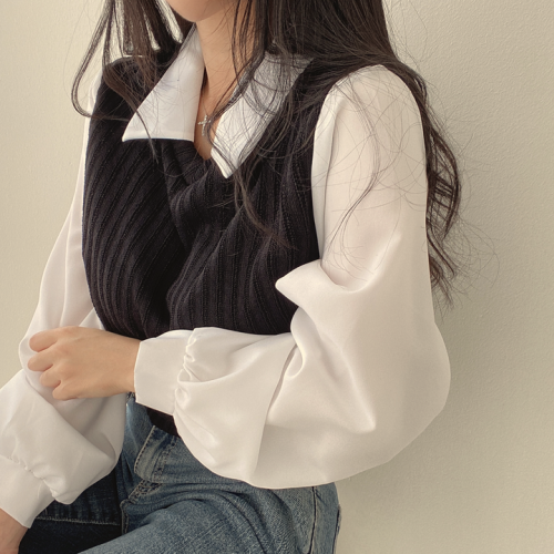 Retro niche French shirt spliced ​​lapel lantern sleeve fake two-piece short knitted top spring new style