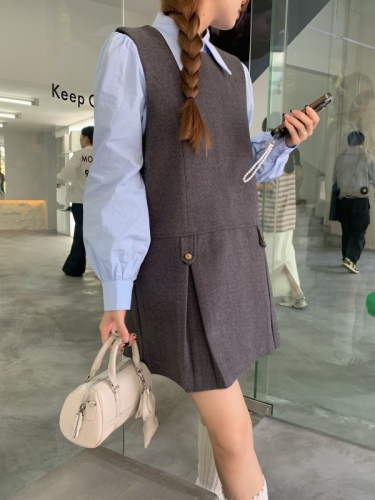 Actual shot, new in early spring, Korean solid color loose shirt, woolen vest dress, two-piece suit