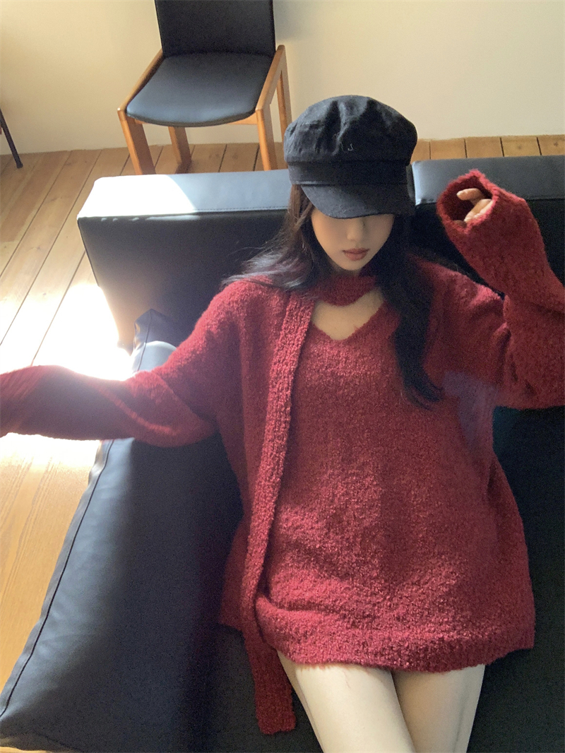 Real shot of winter loose V-neck sweater + scarf