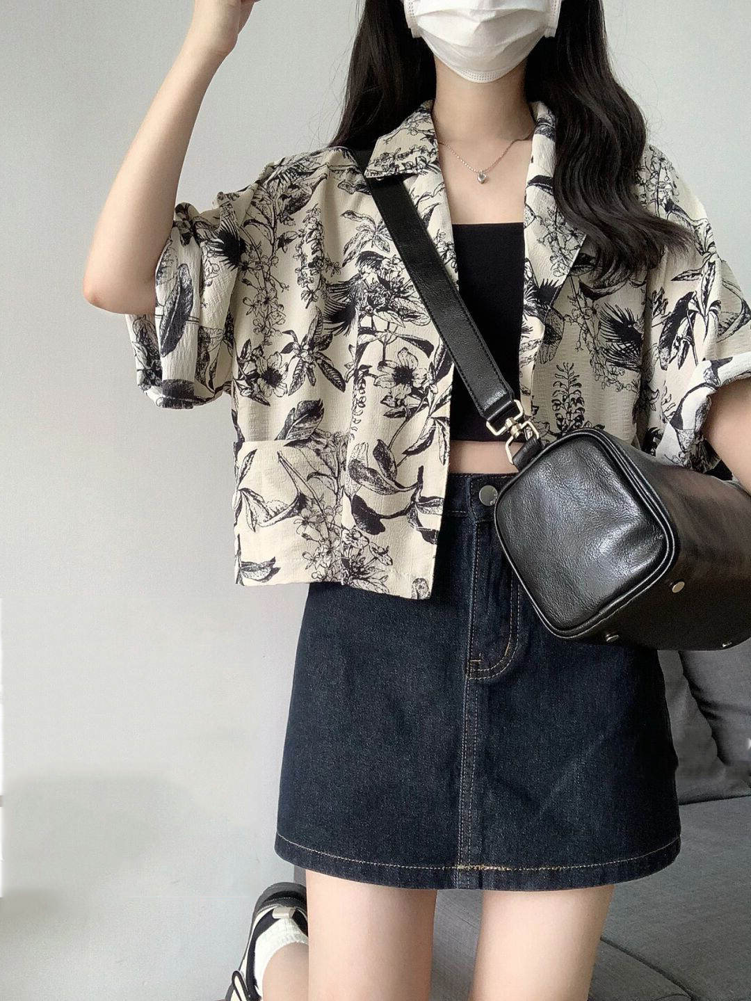 Short-sleeved floral shirt for women in summer, niche design, high-end, French, chic, beautiful and unique short top