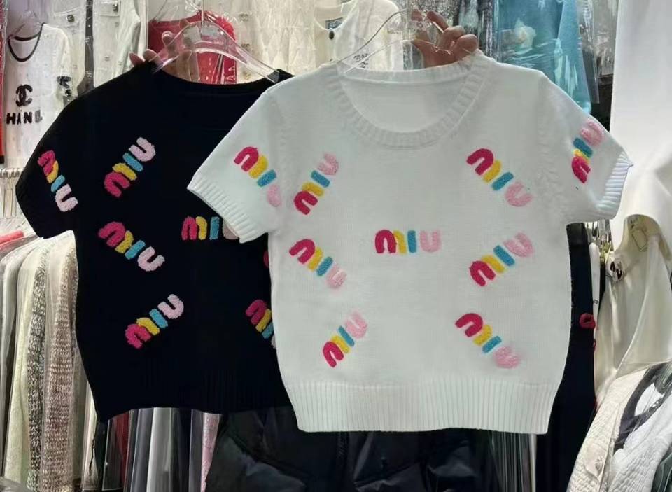 M家24早春新款彩色字母毛巾刺繡圓領套頭短袖短款修身百搭毛衣
