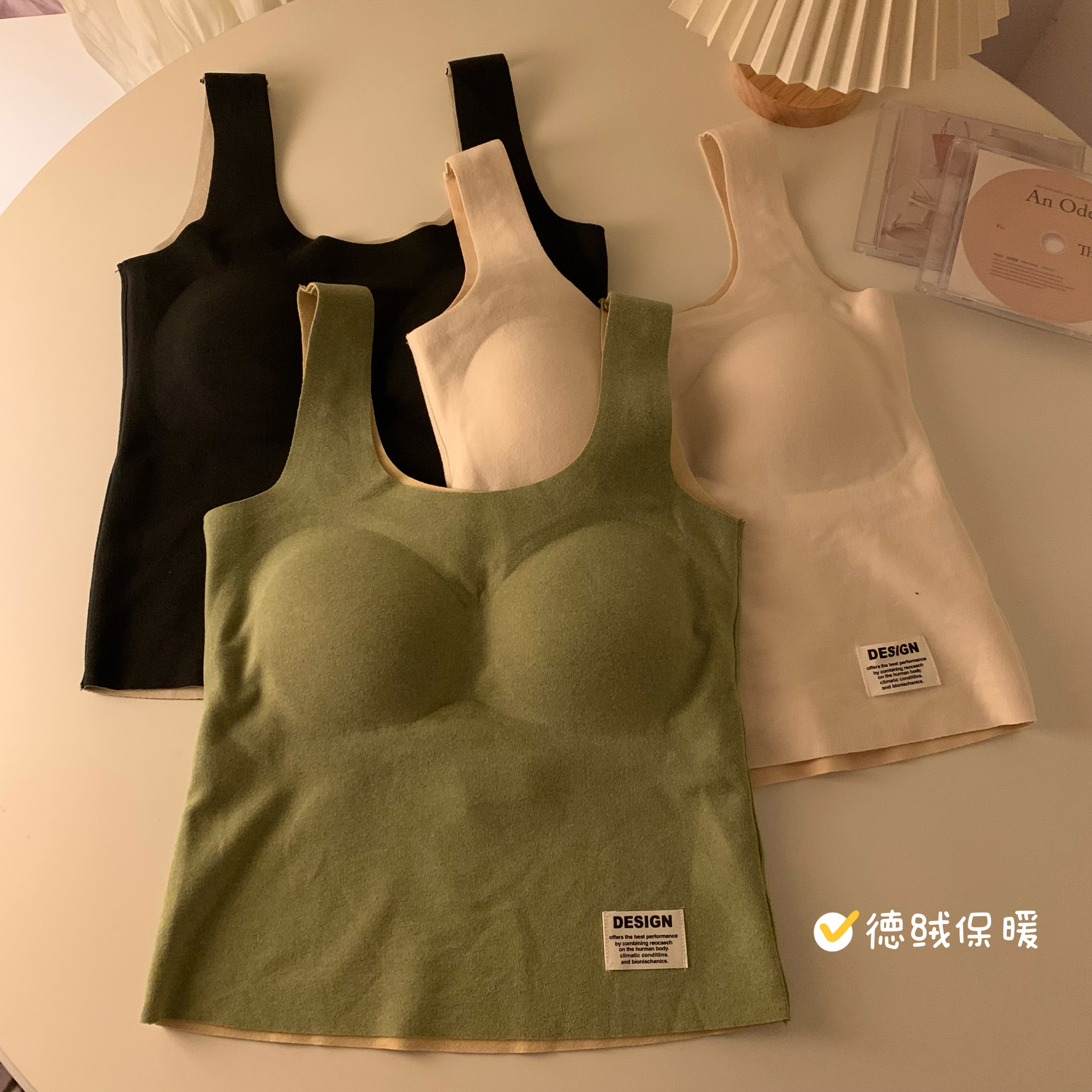 Real shot of German velvet warm vest for inner wear, with added velvet and thickened heating, spring bottom and suspender top
