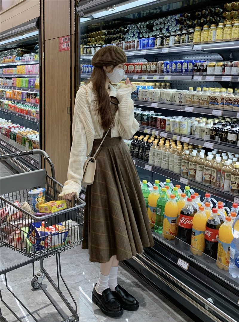 Real shot of lazy tassel hollow pullover sweater + college one-shoulder irregular high-waist plaid skirt