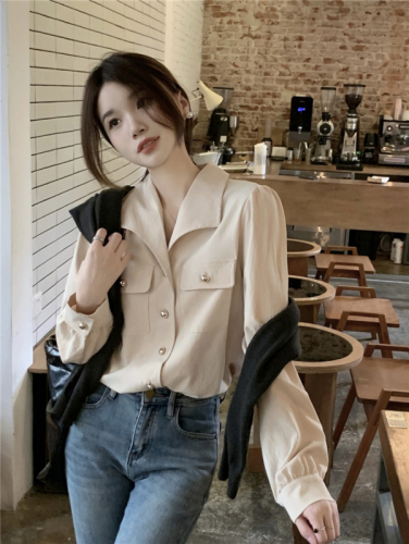 Real shot!  Early spring chic French retro lapel chic metal buckle loose versatile long-sleeved shirt top