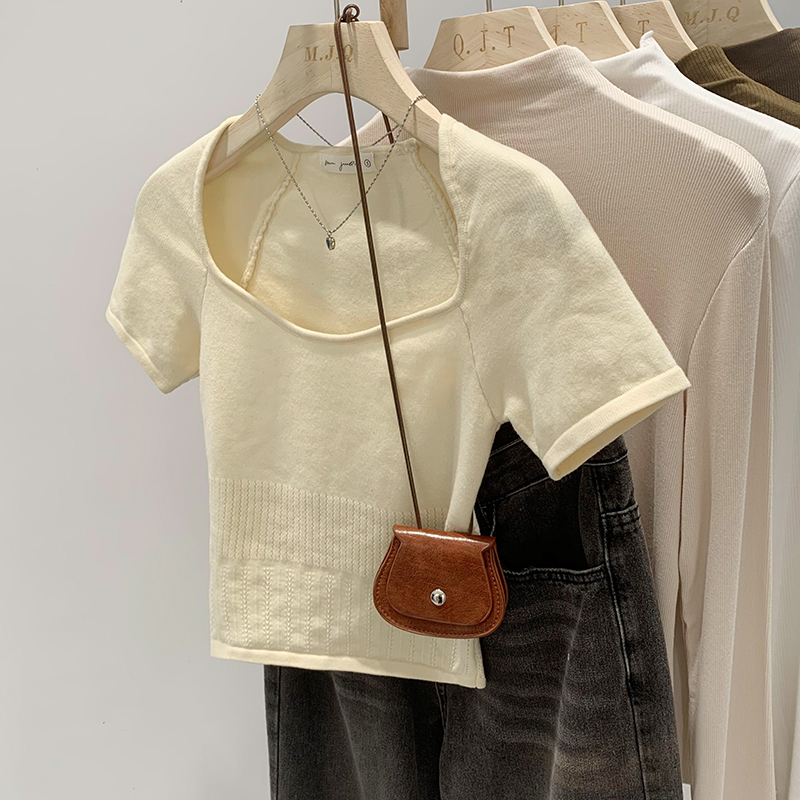 Actual photo design of short knitted slim fit and versatile T-shirt for small people