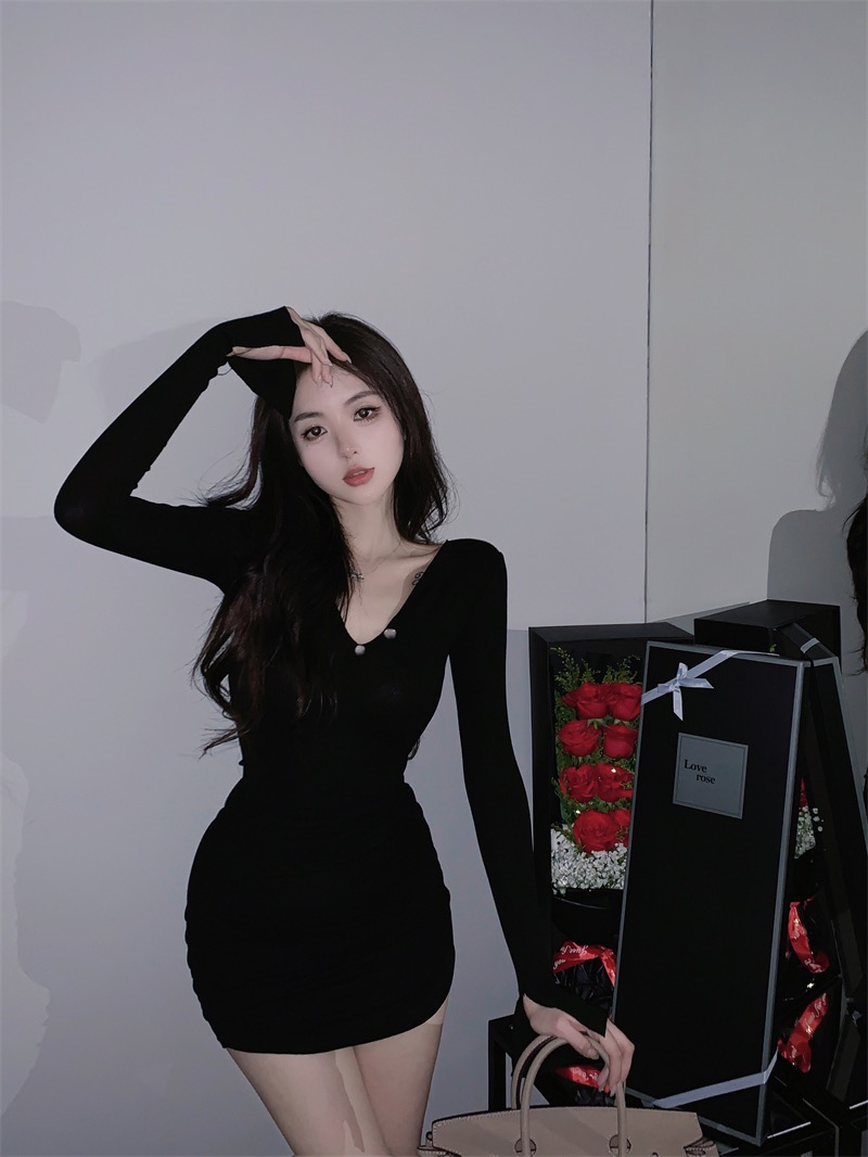 Actual shot ~ 2024 spring new style pure lust style black dress with temperament, slimming and hip-hugging short skirt