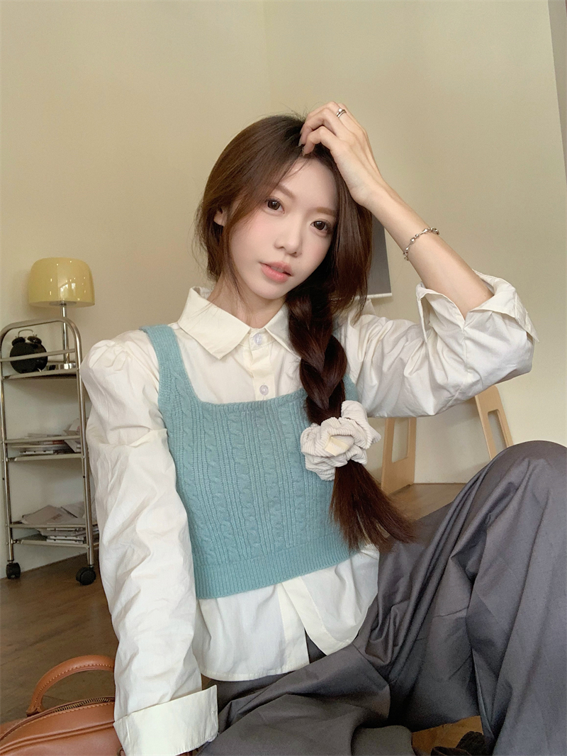 Real shot of casual outer wear, sweet layering, short knitted sweater, vest, shirt, two-piece set