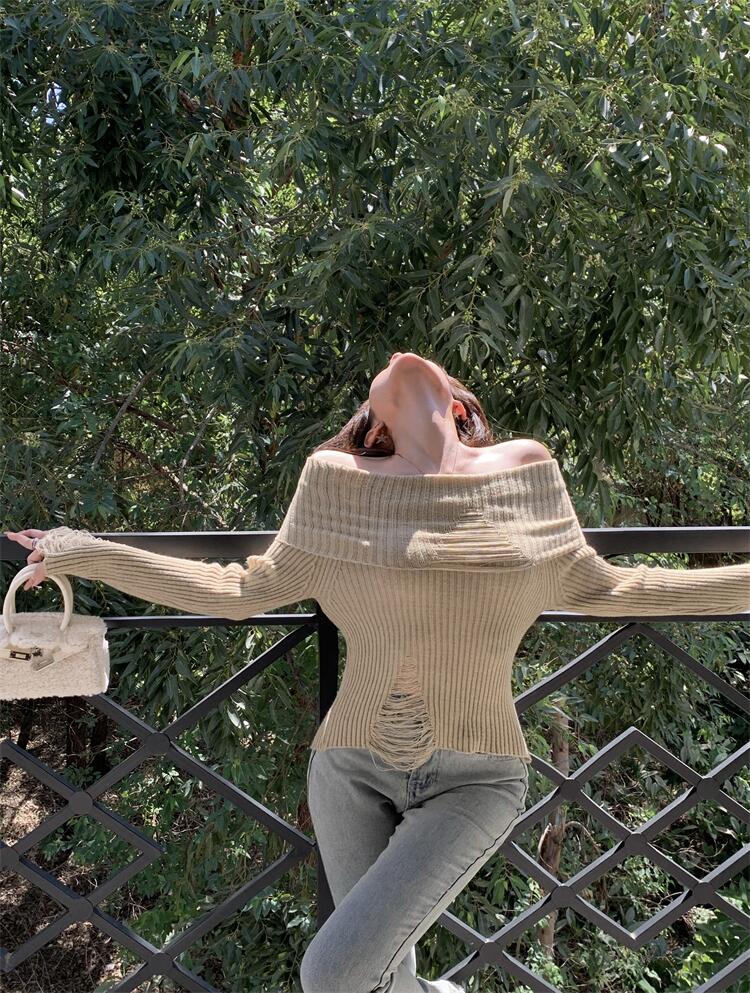 Actual shot of the new autumn and winter pure desire sexy slim-fitting ripped one-shoulder long-sleeved top sweater