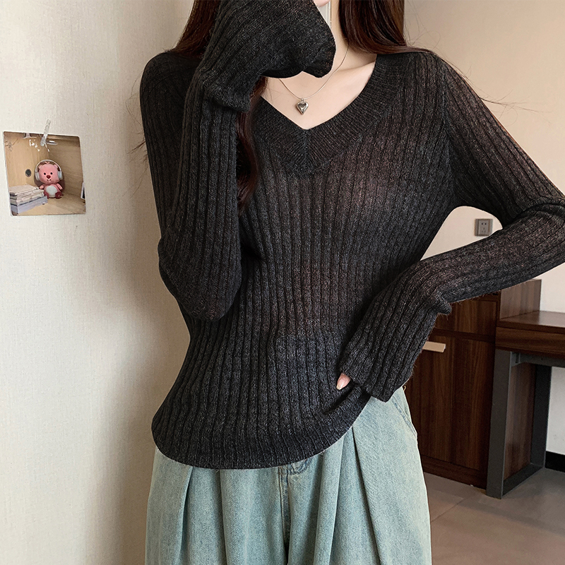 Actual shot of 2024 early spring new Korean style solid color inner temperament knitted V-neck retro sweater women's bottoming shirt