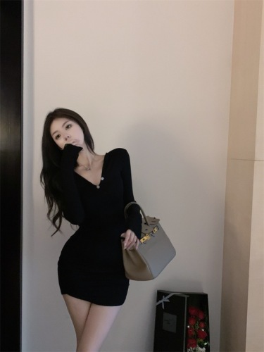 Actual shot ~ 2024 spring new style pure lust style black dress with temperament, slimming and hip-hugging short skirt