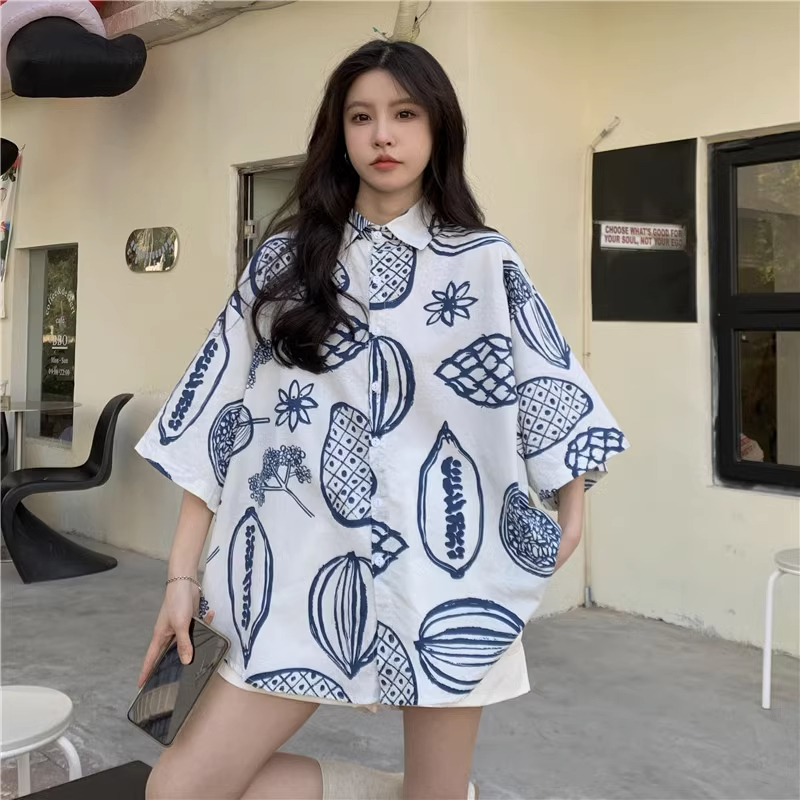 Actual shot of 2024 new summer clothes Japanese loose shirts slimming tops niche retro shirts trend
