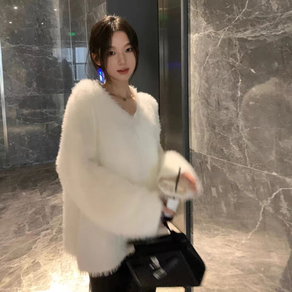 秋冬高檔水貂絨毛衣女溫柔V領外穿性感寬鬆柔軟親膚新款上衣