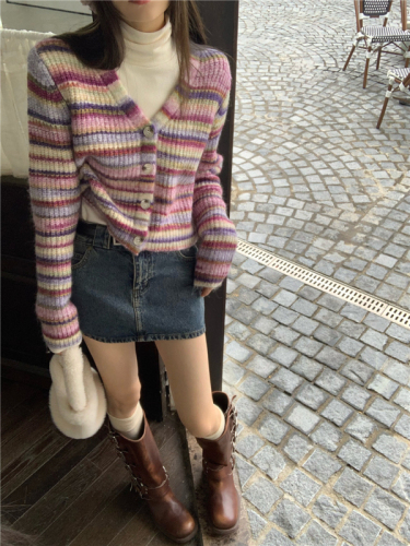 Actual shot of versatile design V-neck contrasting color striped knitted cardigan sweater