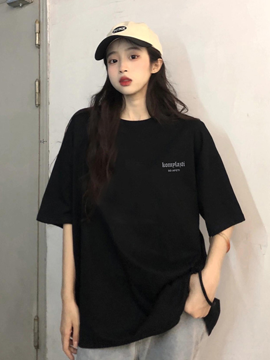 Dropped shoulders, loose fit, 200g combed cotton, back-hemmed short-sleeved T-shirt with print