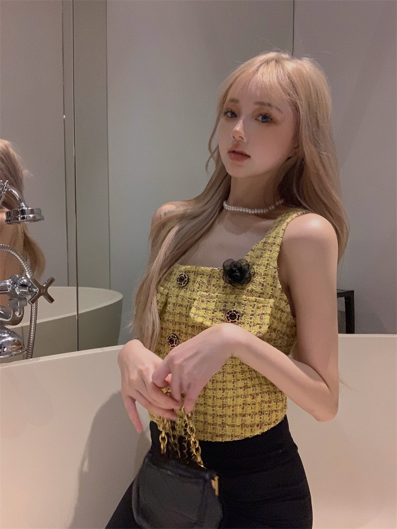 Real shot of yellow fragrant style vest for women in summer, lively age-reducing top and vest