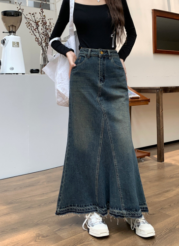 Actual shot of 2024 spring design raw edge hot girl fishtail skirt stretch denim mid-length skirt