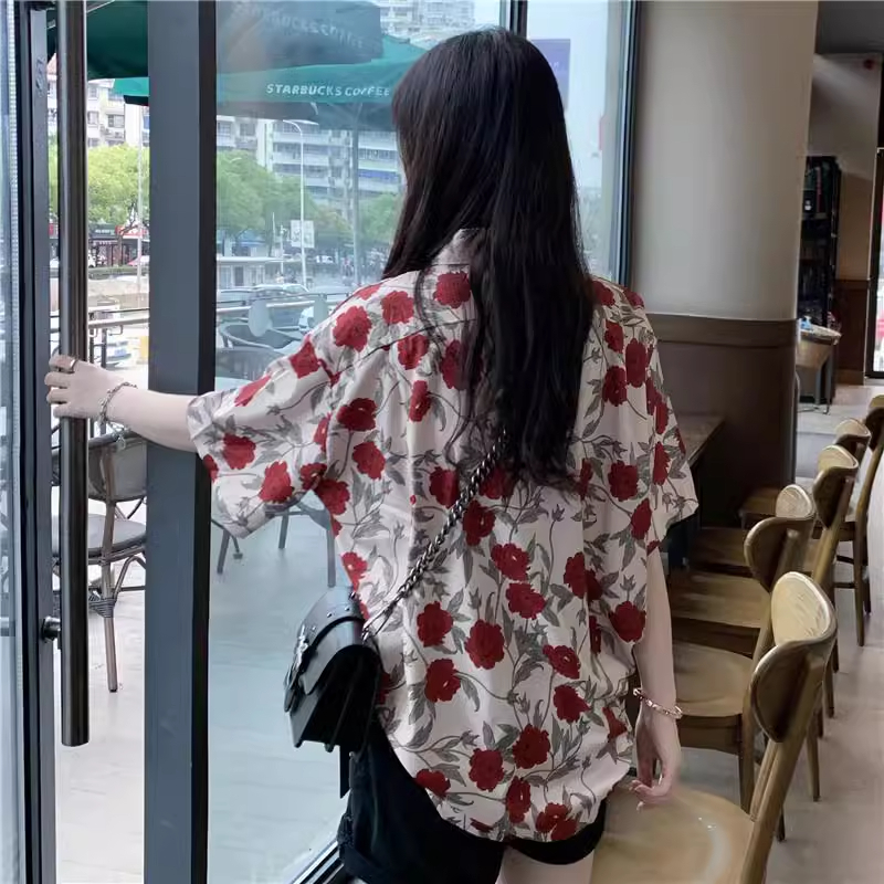 2024 Hong Kong style flower short-sleeved shirt women's design niche loose chic top ins trend