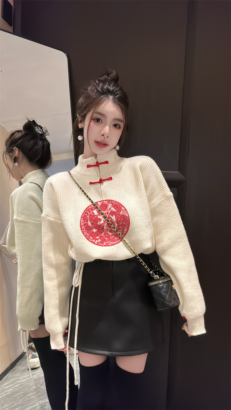 Real shot of New Year's uniform, new Chinese sweater, autumn and winter 2024 new retro Chinese style short knitted top