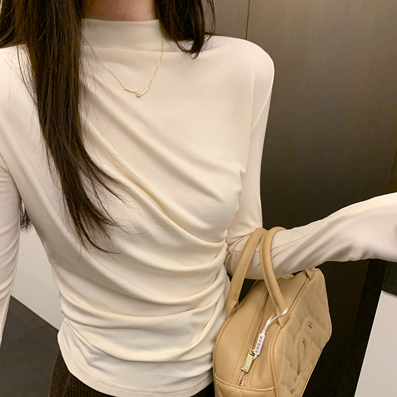 Actual pictures of pleated design niche slim-fitting hot girl bottoming shirts for women spring 2024 new long-sleeved tops