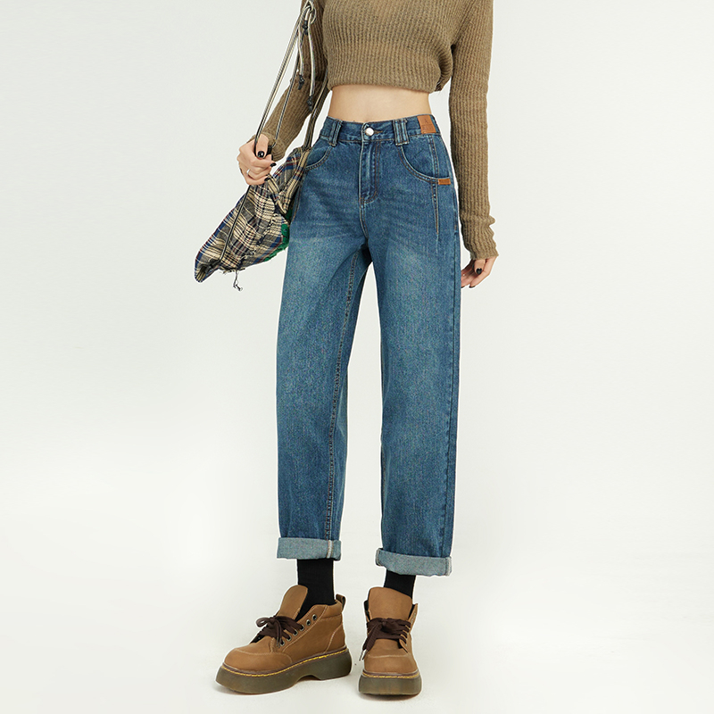 Actual shot of 2024 early spring jeans for women, high-waisted, fashionable, good-looking, slim, loose, harem-carrot daddy pants