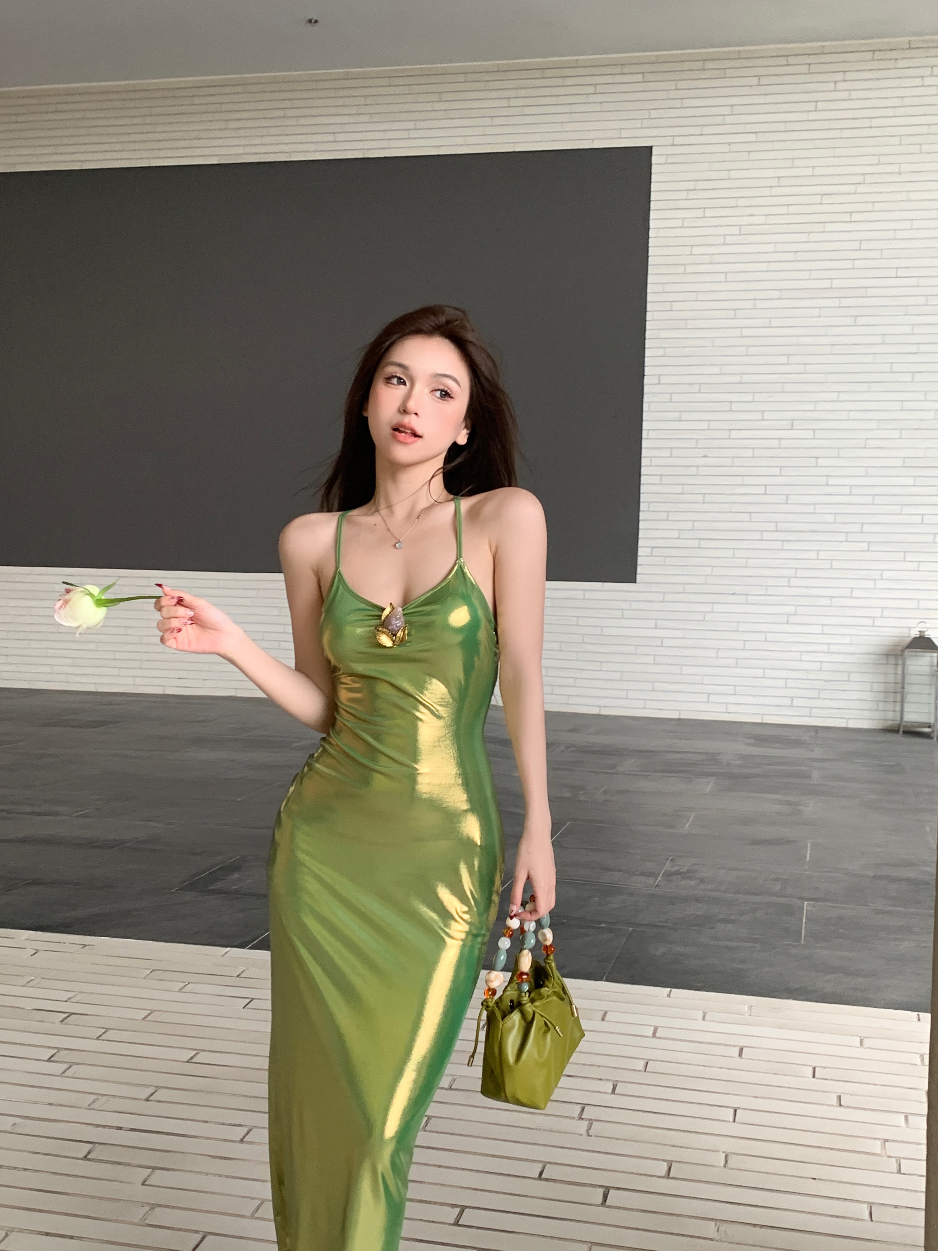 Real shot of beautiful green light bulb luminous fabric gradient color backless slim fit three-dimensional decorative dress long skirt