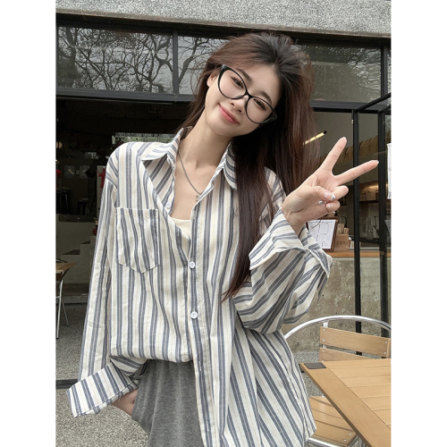 Actual shot of spring new retro lazy style striped shirt loose and slim shirt jacket