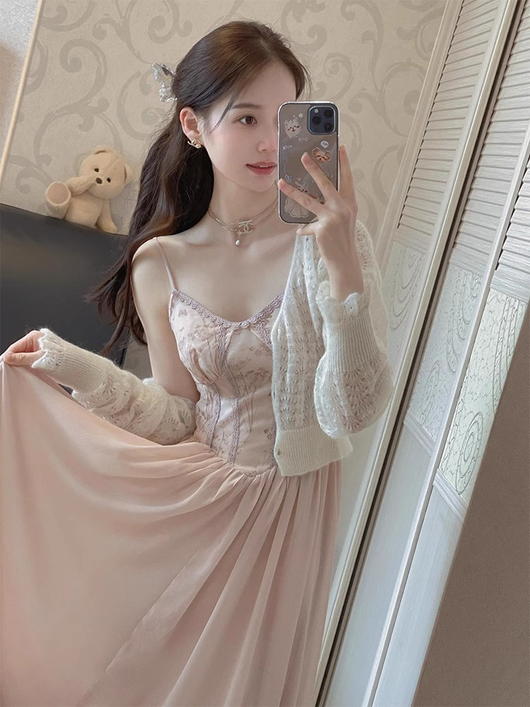 今年流行春裝漂亮搭配一整套小香風絕美奶fufu兩件套裝碎花連衣裙