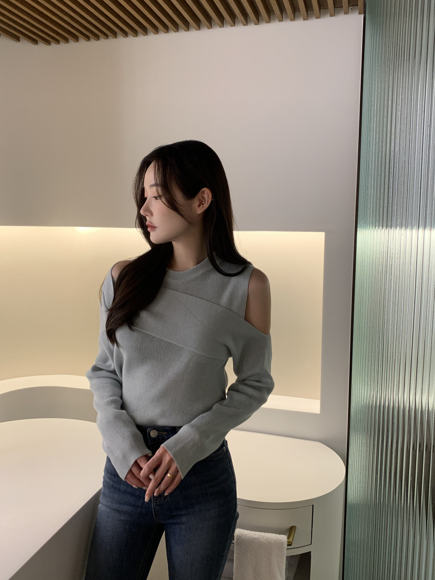 韓國chic早春露肩小心機長袖針織衫