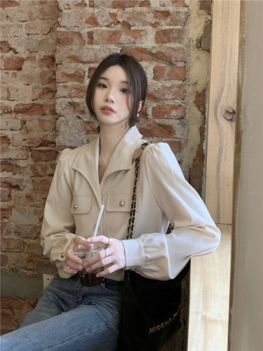 Real shot!  Early spring chic French retro lapel chic metal buckle loose versatile long-sleeved shirt top