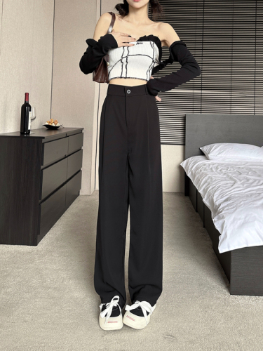 Actual shot of silk suit, spring suit trousers, drapey wide-leg trousers, straight leg for women