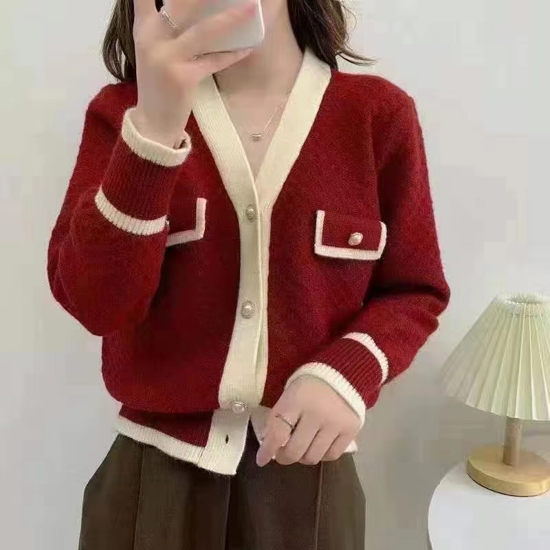 French retro pearl button small fragrant cardigan jacket women's knitted sweater 2024 new spring and autumn tops for women
