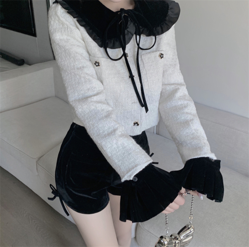 Real shot ~ 2024 spring new Shanghai style daughter Xiaoxiang short jacket age-reducing top + super high-waisted velvet shorts